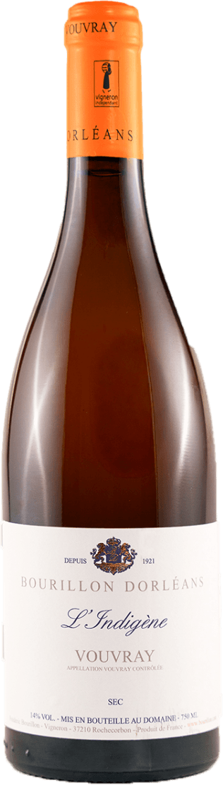 Vouvray AC L'Indigene 2023 Het label is traditioneel vormgegeven met een wit achtergrond en elegante, klassieke typografie. Bovenaan het label staat een familiewapen/schild in kleur. De naam van de wijn en producent staan centraal op het etiket, met sierlijke letters voor 'L'Indigène'. Verder zijn er geen grote afbeeldingen of opvallende grafische elementen behalve het schild.