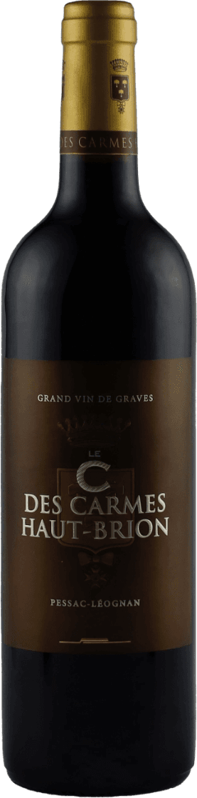 Les C des Carmes, Pessac-Léognan AC 2021 Het label is klassiek vormgegeven met een donkerbruine tot zwartbruine achtergrond. In het midden staat prominent de naam 'Les Carmes Haut-Brion' in grote, witte hoofdletters. Boven de naam staat een kroontje en een wapenschild-achtig symbool, wat duidt op traditie en prestige. Het geheel straalt elegantie uit en heeft een traditionele Bordeaux-uitstraling.
